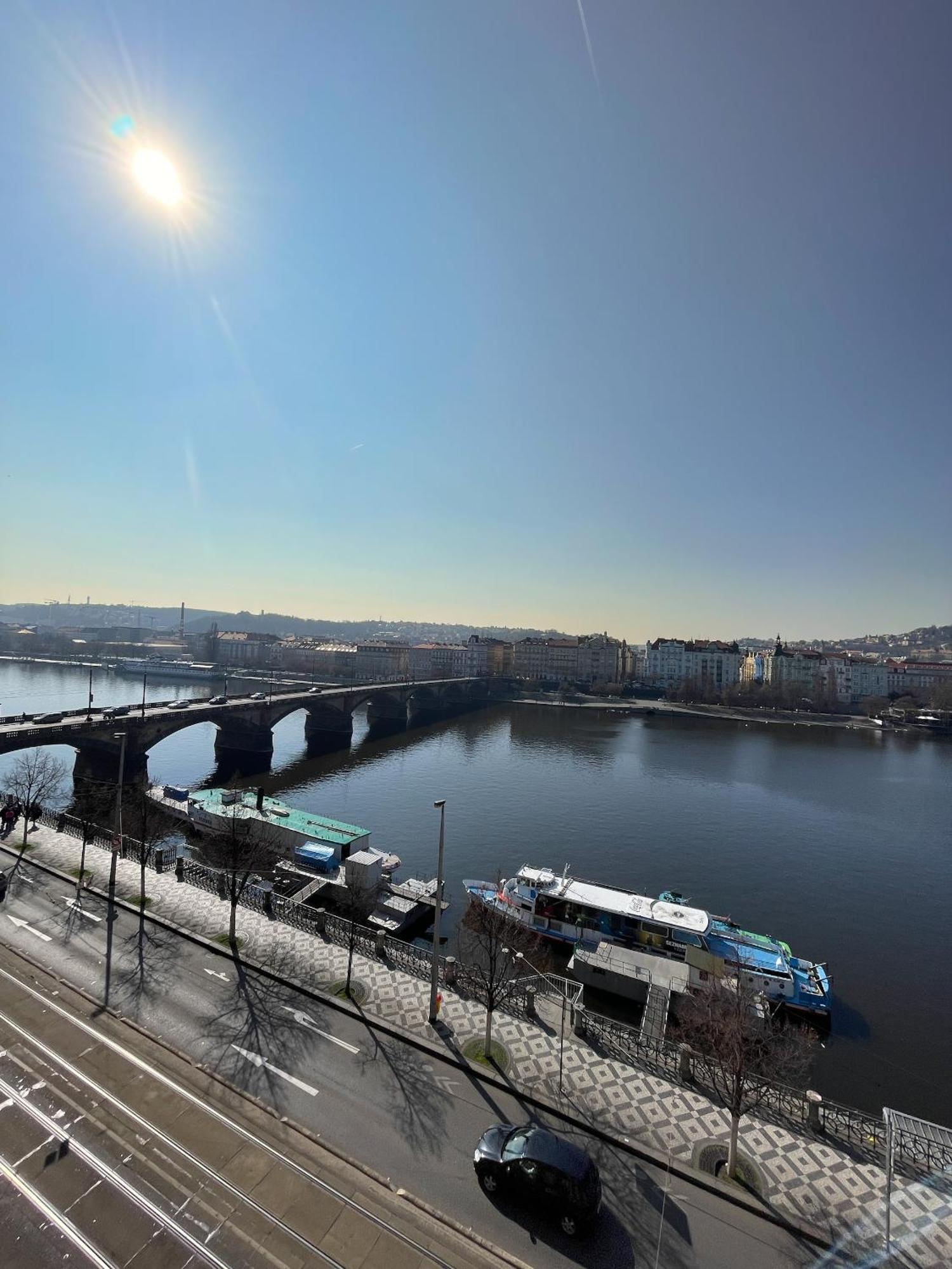 Rasinovo Nabrezi - Riverside Residence Prag Exterior foto